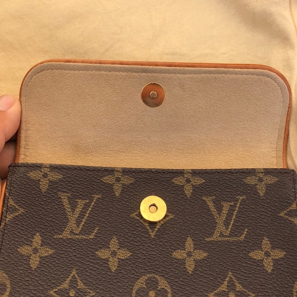 Louis Vuitton Florentine Pouch. ❤️ - Picture 13 of 16